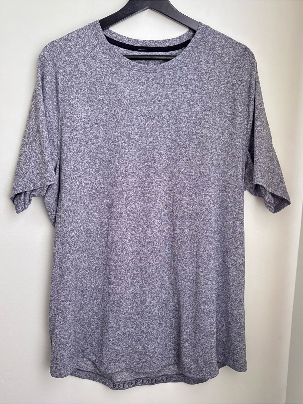 Lululemon men’s workout shirt Heather Grey Short-Sleeve Crewneck xl